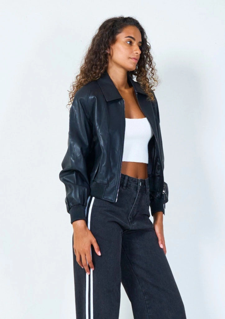 YV0508 Cropped leather jacket with zip closure